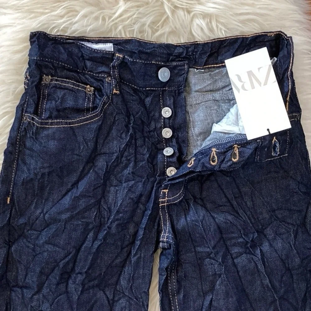 Zara Wrinkle Effect Low-Rise Straight Jeans in Rinse Wash